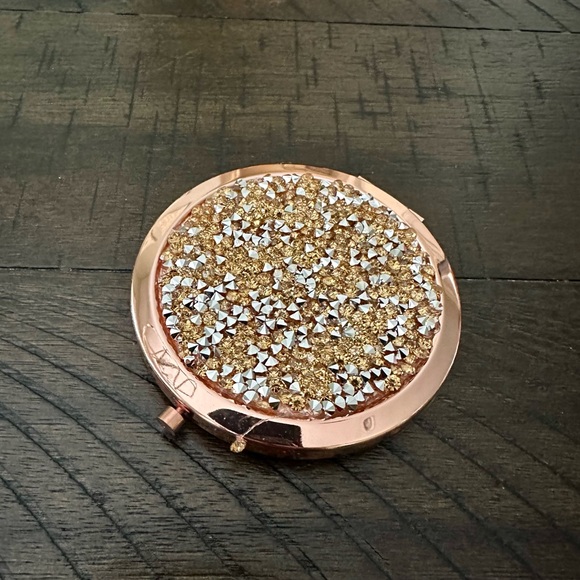 NEW!! Glam Compact Mirror - Picture 5 of 13